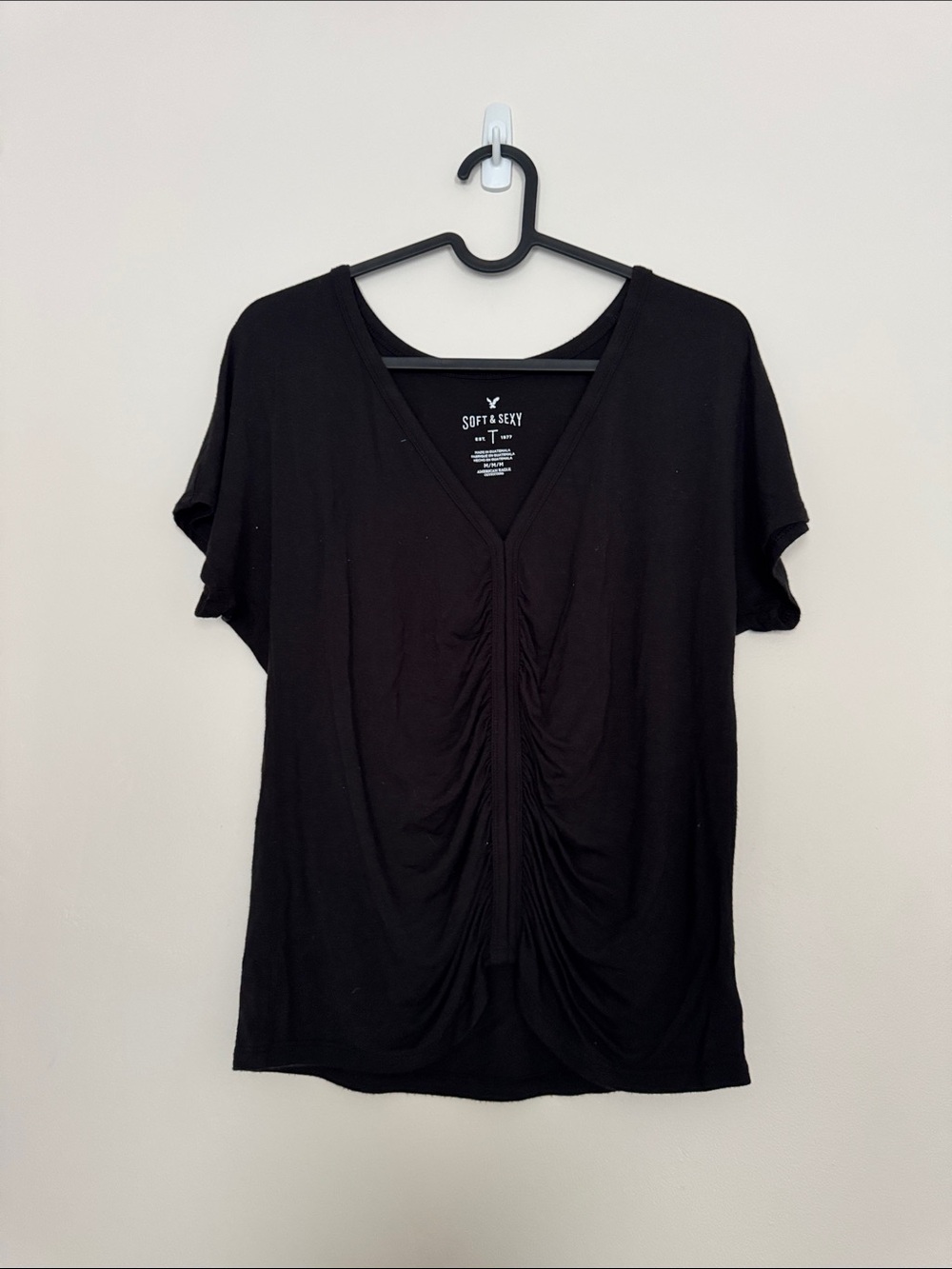 American Eagle Outfitters Black V-Neck Ruched Front Short Sleeve Tee